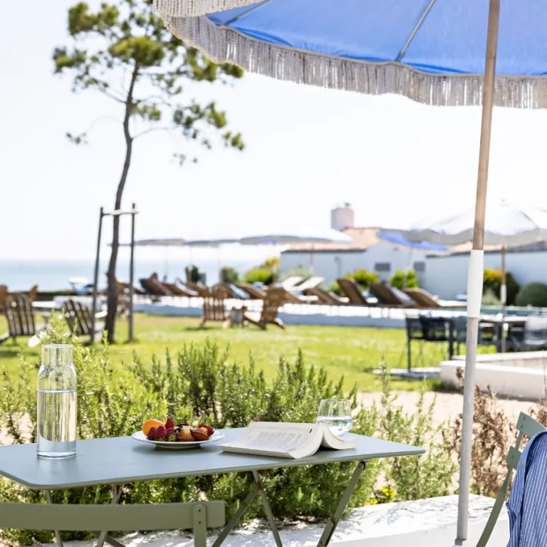 hotel-les-hautes-mers-ile-yeu-sea-junior-suite-terrace-ocean-outdoor