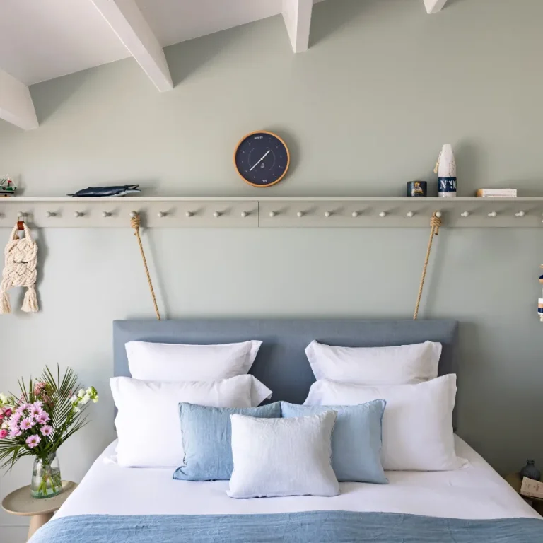 hotel-les-hautes-mers-ile-yeu-sea-junior-suite-with-ocean-view-terrace-headboard