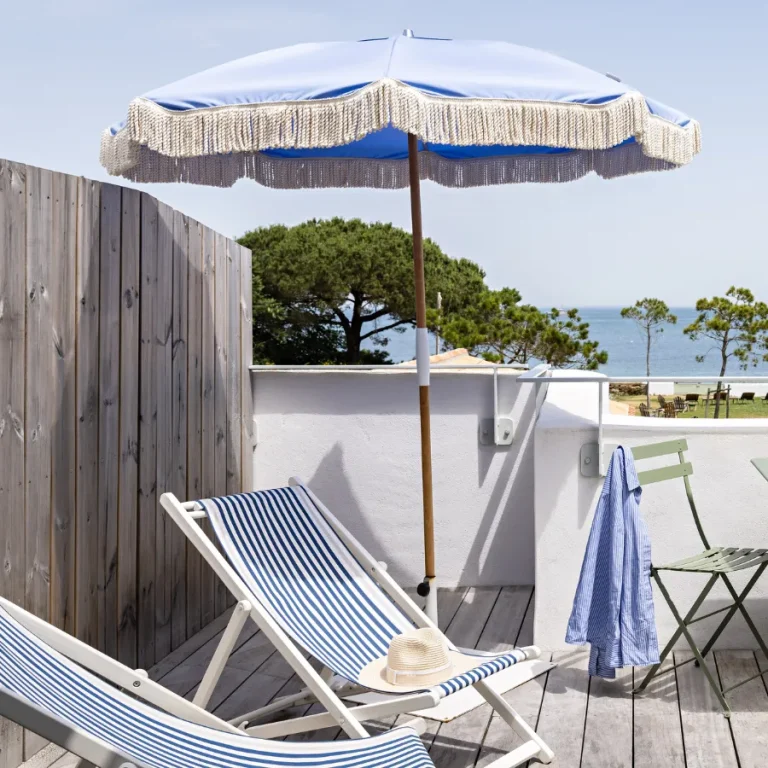 hotel-les-hautes-mers-ile-yeu-sea-junior-suite-terrace-ocean-deck chair